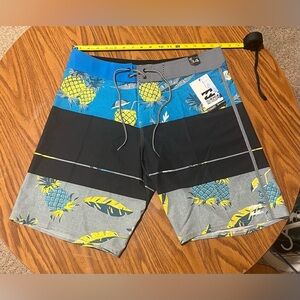 NWT Billabong Pineapple Colorblock Boardshorts - Size 34